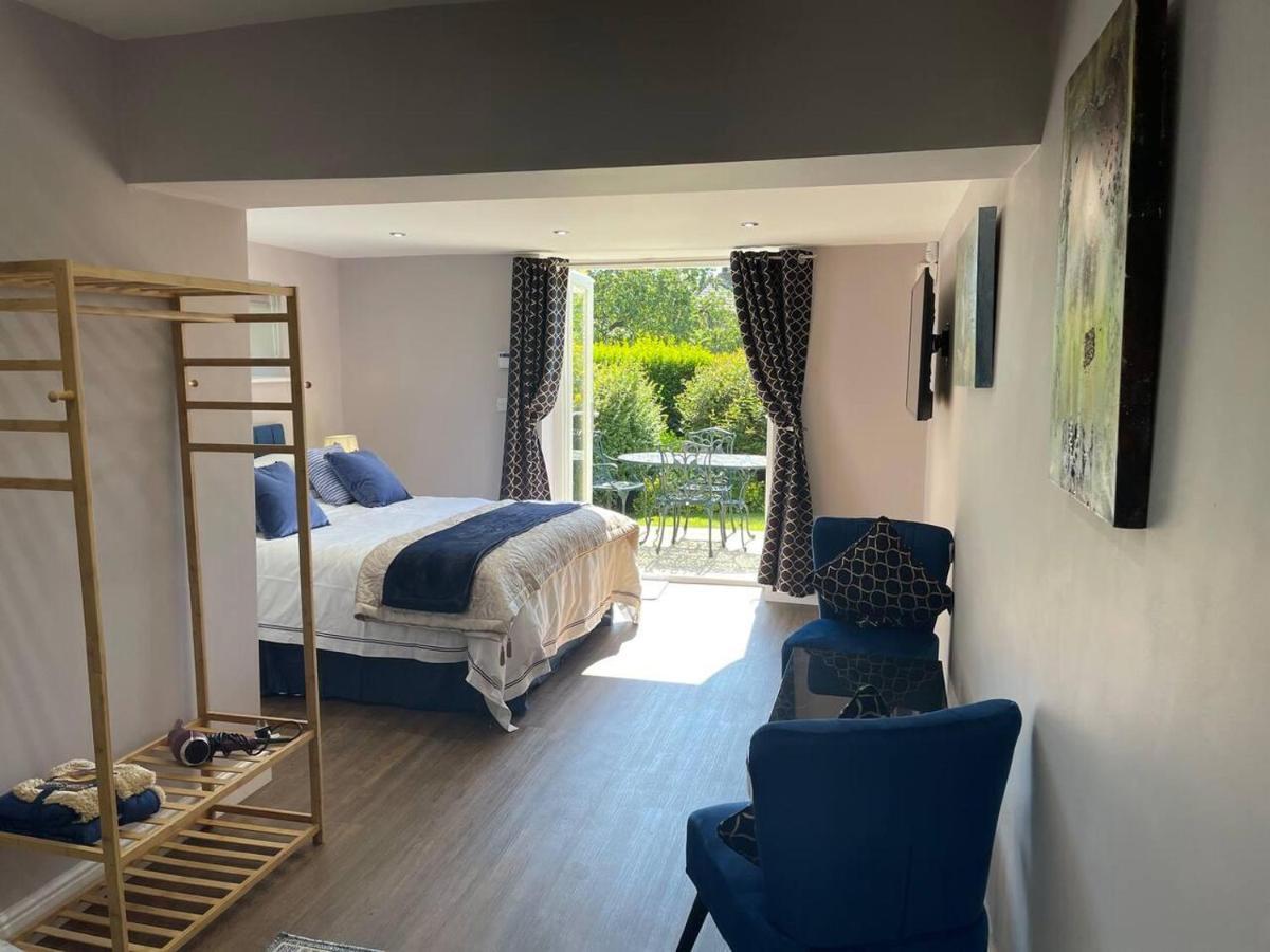 Brighouse Studio - Pet Friendly! - Free Parking Exterior photo