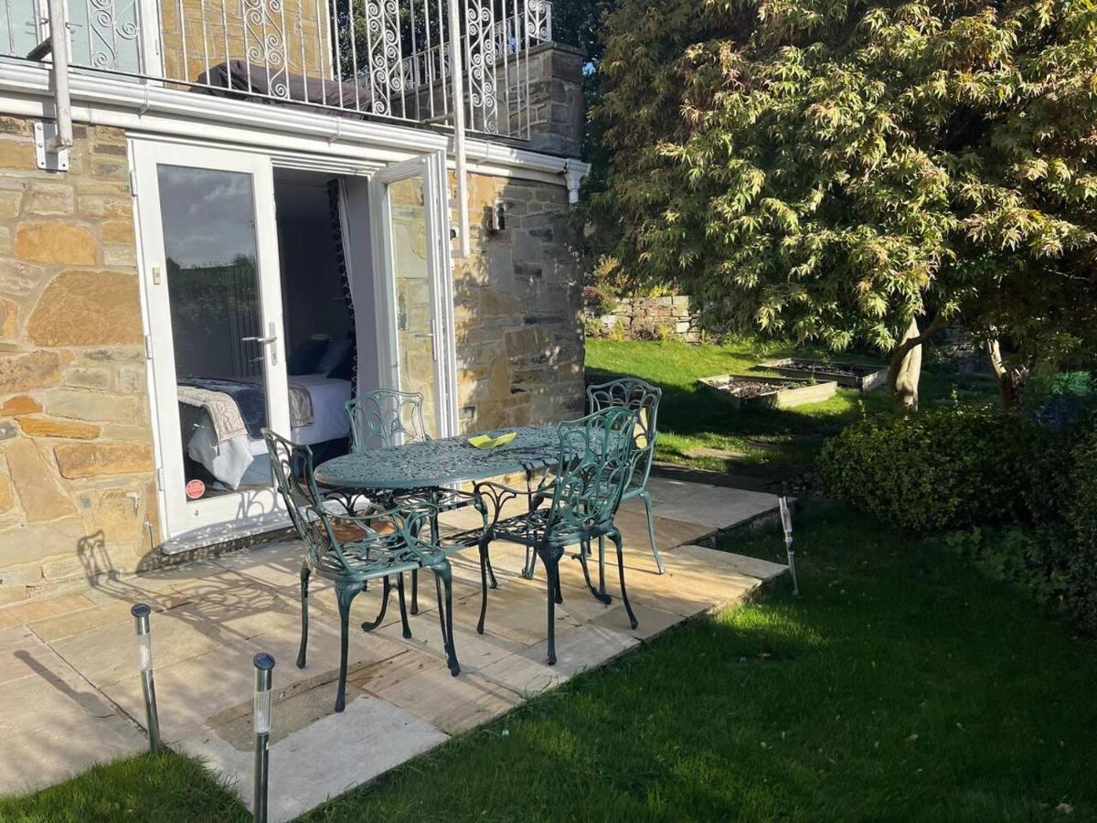 Brighouse Studio - Pet Friendly! - Free Parking Exterior photo